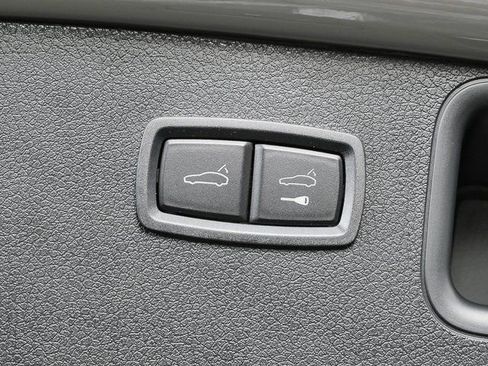 New 2026 Porsche Macan image 32