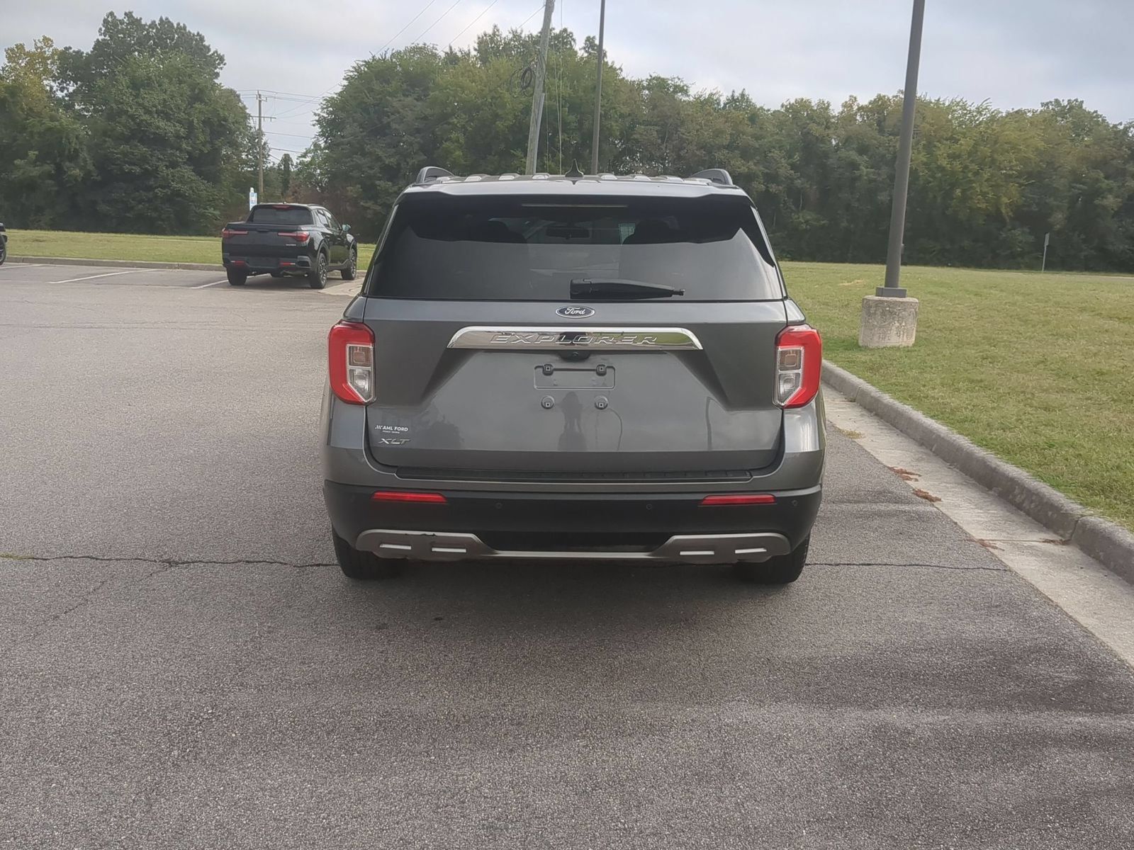 Used 2022 Ford Explorer XLT w/ Equipment Group 202A RWD image 4