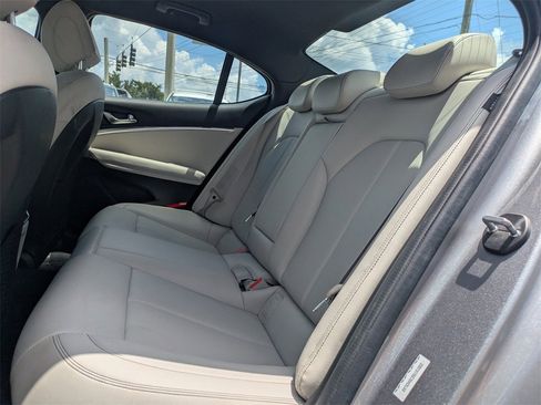 Used 2025 Genesis G70 2.5T image 12