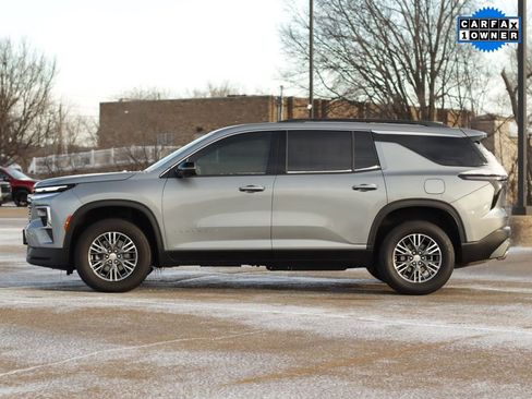 Used 2024 Chevrolet Traverse LT w/ Trailering Package image 4