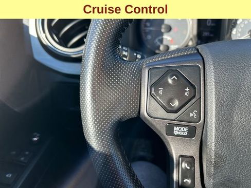 Used 2016 Toyota Tacoma TRD Sport image 12