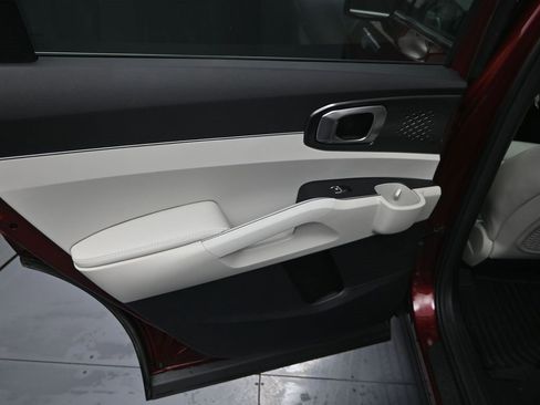 Certified 2025 Kia Sorento EX image 29