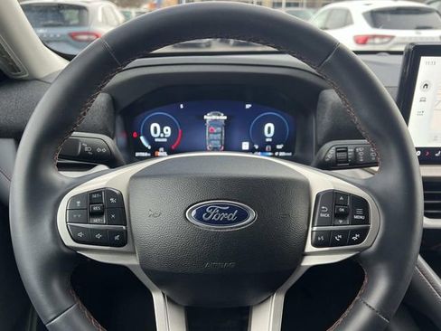 Used 2025 Ford Explorer Active image 7