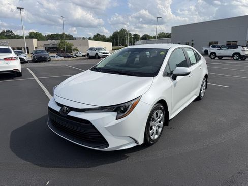Used 2026 Toyota Corolla LE FWD image 3