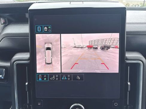 Used 2025 GMC Yukon XL Denali AWD/4WD image 15