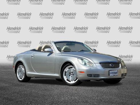 Used 2004 Lexus SC 430 Convertible RWD image 2