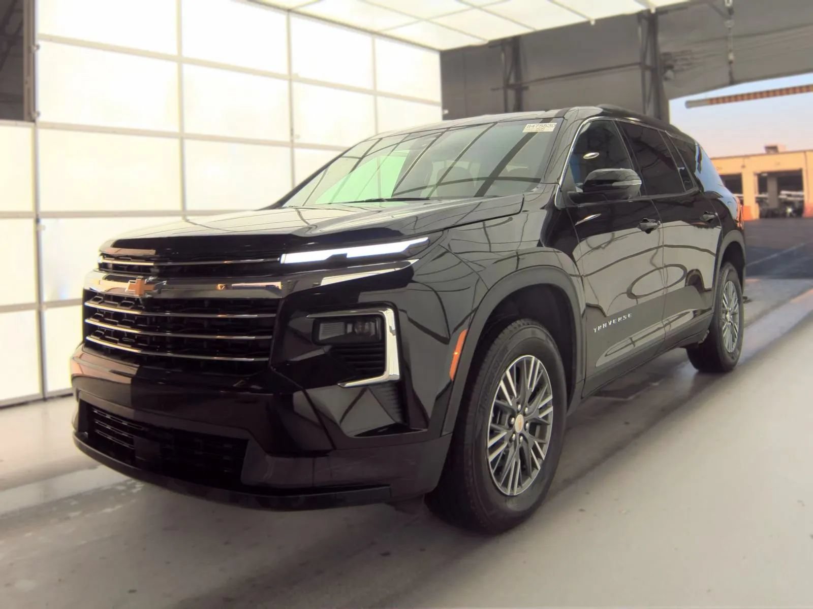 Used 2026 Chevrolet Traverse LT w/ Driver Confidence Package FWD image 1