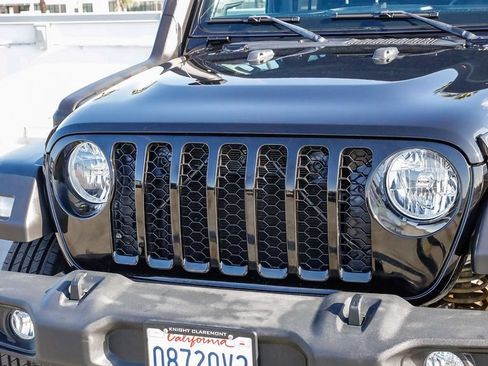 Used 2021 Jeep Gladiator Sport AWD/4WD image 6
