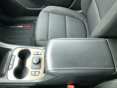 Used 2023 GMC Acadia SLE w/ Driver Convenience Package image 19