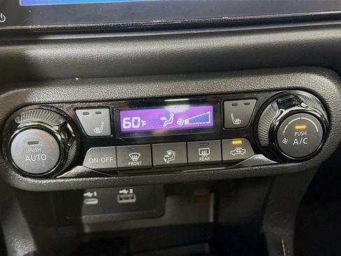 Used 2021 Nissan Kicks SR w/ SR Premium Package FWD image 23