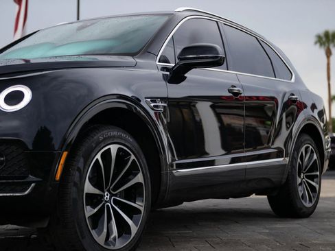 Used 2017 Bentley Bentayga AWD/4WD image 6