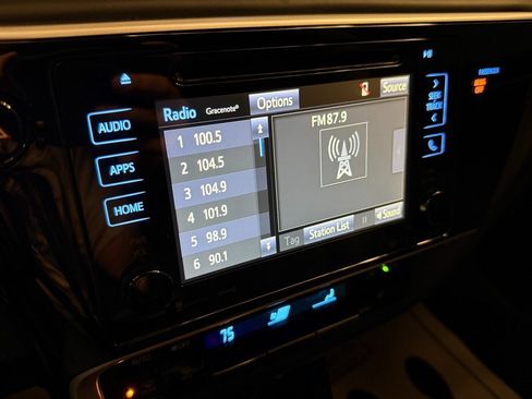 Used 2018 Toyota Corolla XLE image 11