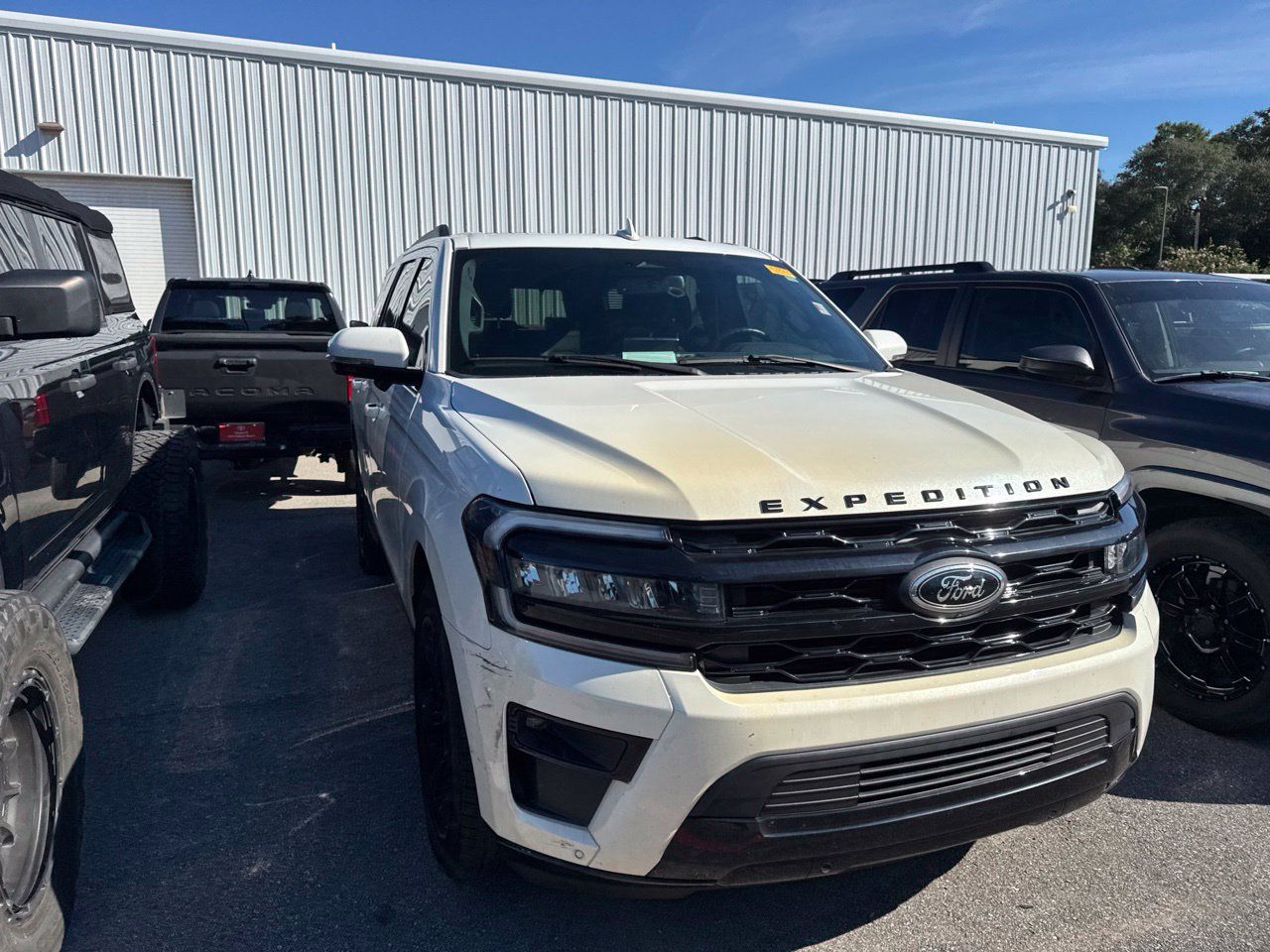 Used 2024 Ford Expedition Limited RWD image 3