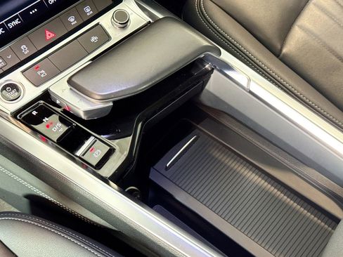 Used 2022 Audi e-tron Premium w/ Convenience Plus Package image 16