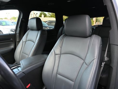 Used 2024 Buick Enclave Premium image 19