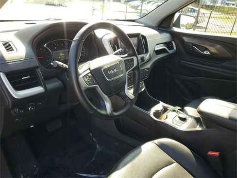 Used 2024 GMC Terrain SLT image 12