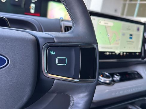 Certified 2025 Ford Expedition Active image 19