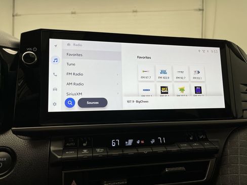 Used 2025 Toyota Camry XLE image 18