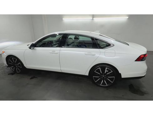 Used 2024 Honda Accord Touring image 6