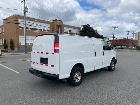 Used 2021 Chevrolet Express 2500 RWD image 5