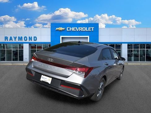 Used 2024 Hyundai Elantra SEL FWD image 3