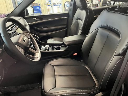 New 2025 Jeep Grand Cherokee L Limited image 24