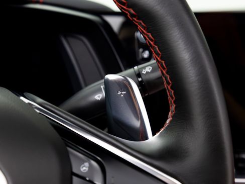 Used 2021 Chevrolet Corvette 2LT w/ Engine Appearance Package image 21