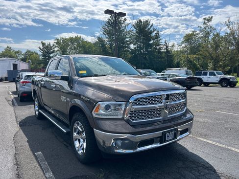 Used 2018 RAM 1500 Laramie w/ Convenience Group AWD/4WD image 3