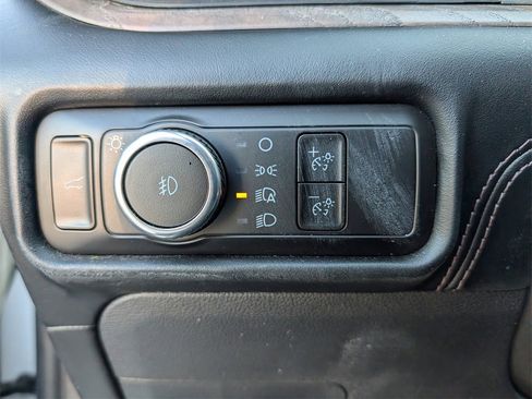 Used 2023 Ford Explorer Platinum w/ Technology Package image 26