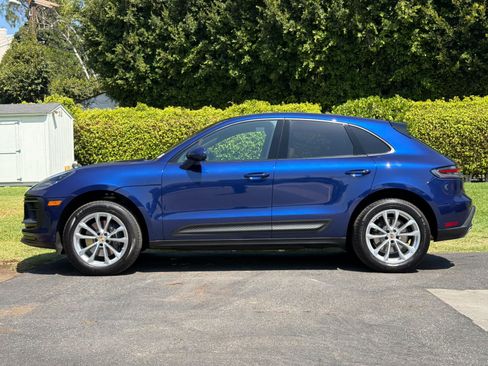 Used 2026 Porsche Macan AWD/4WD image 2