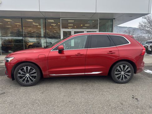 Used 2022 Volvo XC60 T8 Inscription image 1