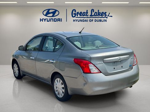 Used 2012 Nissan Versa SV FWD image 3