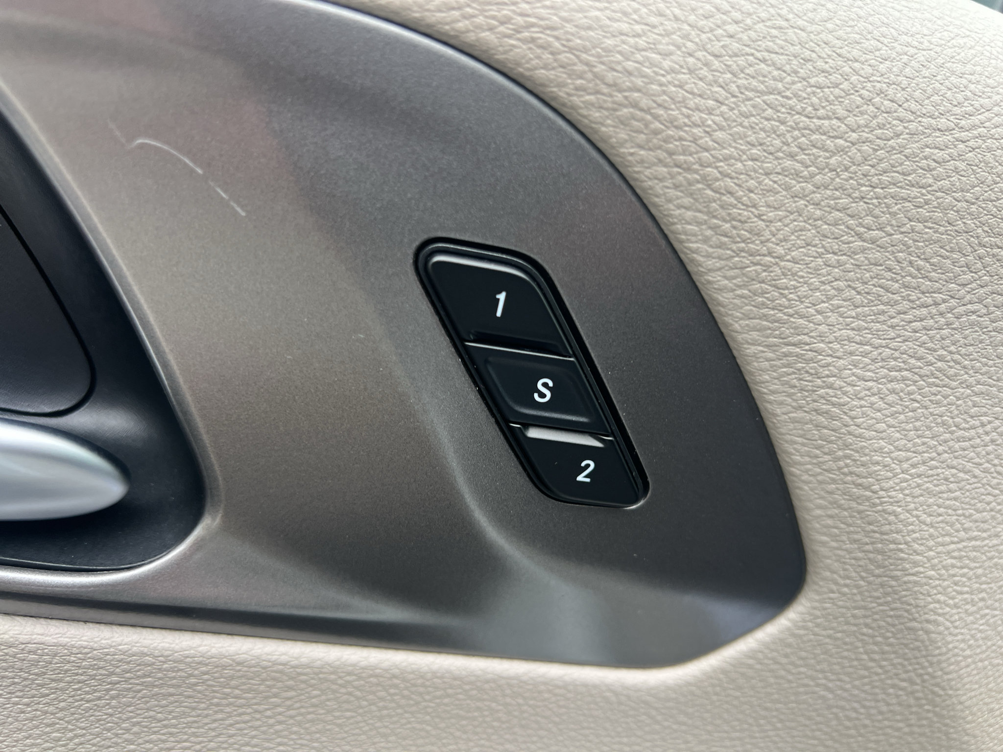 Used 2024 Chrysler Pacifica Touring-L FWD image 22