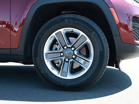 Used 2024 Jeep Grand Cherokee Laredo X w/ Trailer Tow Package image 5