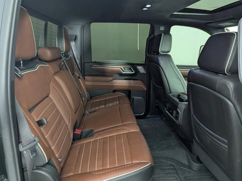 Used 2024 GMC Sierra 2500 Denali Ultimate w/ Snow Plow Prep/Camper Package image 19