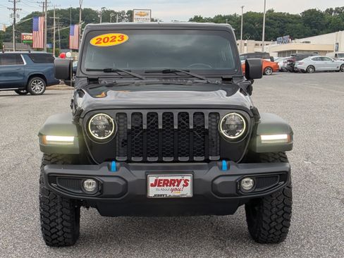 Used 2023 Jeep Wrangler Unlimited w/ Cold Weather Group AWD/4WD image 2