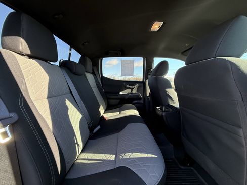 Used 2022 Toyota Tacoma TRD Sport image 33