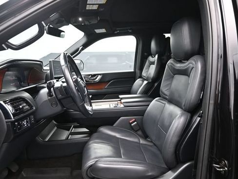 Used 2023 Lincoln Navigator Reserve RWD image 6