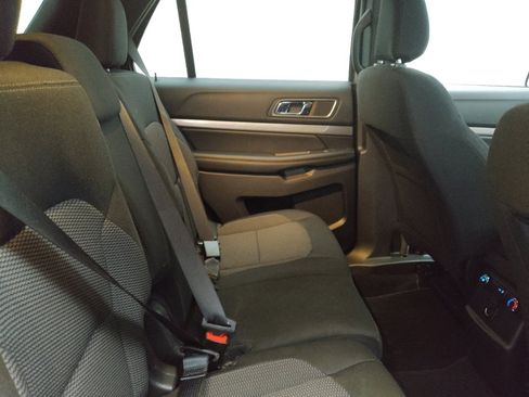 Used 2019 Ford Explorer XLT image 19