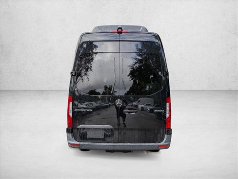 Used 2024 Mercedes-Benz Sprinter 2500 image 6