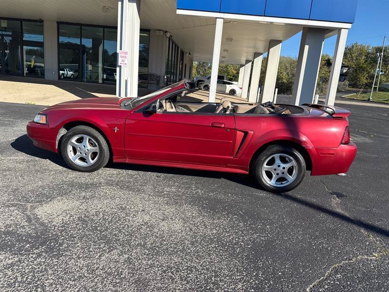 Used 2003 Ford Mustang Convertible RWD image 9