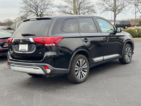 Used 2020 Mitsubishi Outlander SE image 3
