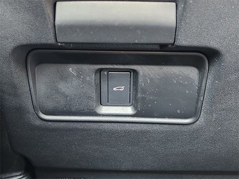 Used 2024 Land Rover Discovery Sport Dynamic SE image 21