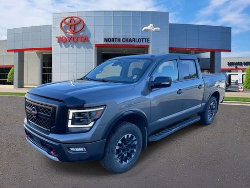 Used 2020 Nissan Titan PRO-4X w/ Pro-4x Convenience Package image 6