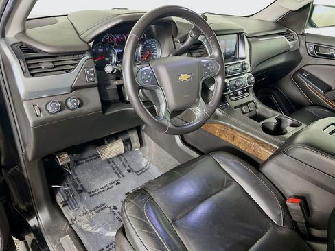 Used 2019 Chevrolet Suburban LT image 9