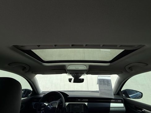 Used 2022 Volkswagen Passat 2.0T SE image 8