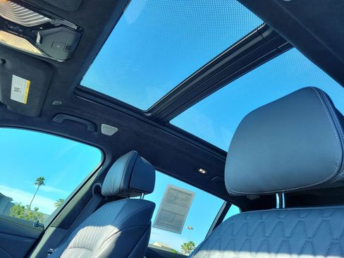 Used 2024 BMW X7 M60i w/ Executive Package image 34