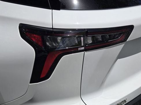 Used 2025 Chevrolet Equinox LT w/ Safety and Technology Package image 8