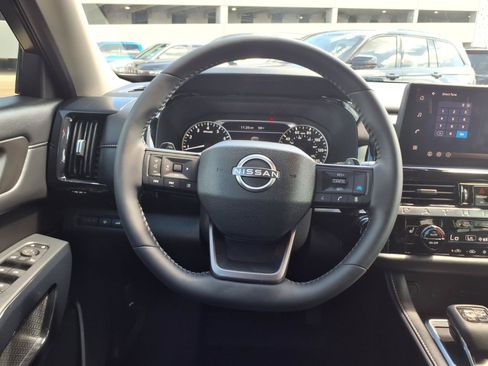 Used 2026 Nissan Pathfinder SV w/ SV Premium Package FWD image 15