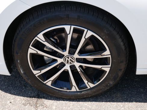 Certified 2025 Volkswagen Jetta Sport FWD image 15